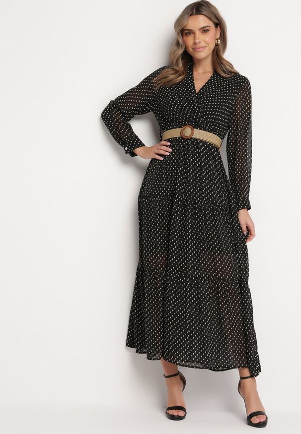 Born2be - Czarna Sukienka Z Paskiem Deinene. Kolor: czarny. Materiał: materiał. Typ sukienki: kopertowe. Długość: maxi