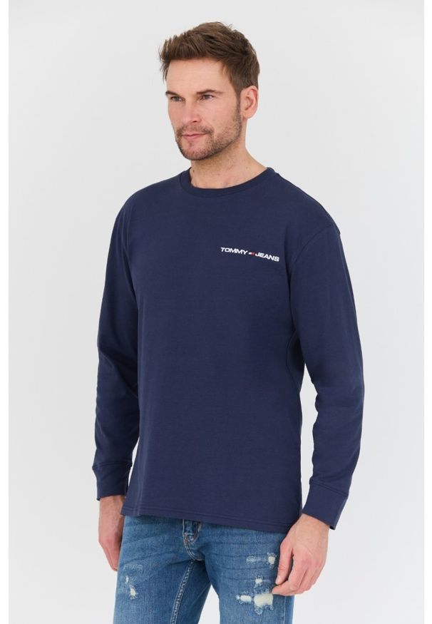 Tommy Jeans - TOMMY JEANS Granatowy longsleeve. Kolor: niebieski. Długość rękawa: długi rękaw