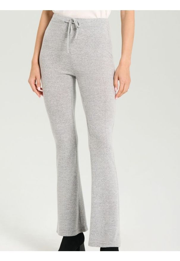 Sinsay - Spodnie flare z gumką w pasie - szary. Kolor: szary