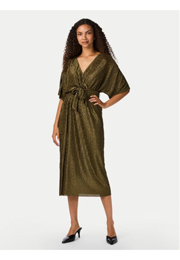 YAS Sukienka koktajlowa Otolinda 26026916 Brązowy Regular Fit. Kolor: brązowy. Materiał: syntetyk. Styl: wizytowy