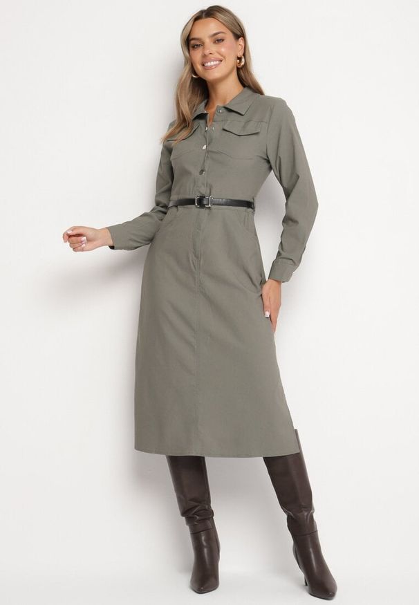 Born2be - Ciemnoszara Sukienka o Koszulowym Kroju z Dodatkowym Paskiem i Rozcięciami u Dołu Arinnis. Okazja: na spacer, na co dzień. Kolor: szary. Długość rękawa: długi rękaw. Typ sukienki: koszulowe. Styl: casual, klasyczny