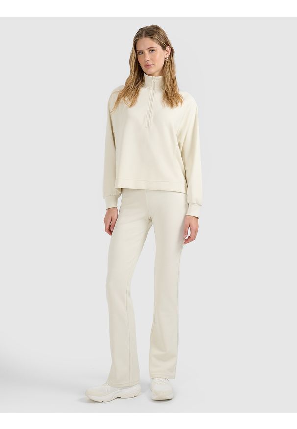 4f - 4F Bluza dresowa nierozpinana z modalem damska - beżowa M. Okazja: na co dzień. Typ kołnierza: kołnierzyk stójkowy. Kolor: beżowy. Materiał: dresówka. Styl: casual