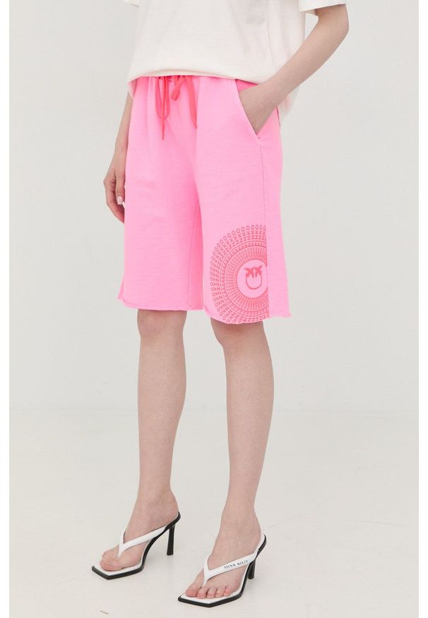 Pinko szorty bawełniane damskie kolor różowy z nadrukiem high waist. Okazja: na co dzień. Stan: podwyższony. Kolor: różowy. Materiał: bawełna. Wzór: nadruk. Styl: casual