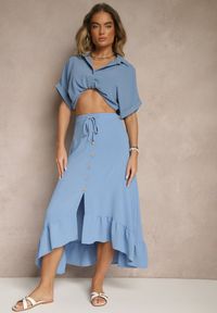 Renee - Niebieska Spódnica z Przedłużonym Tyłem Zdobiona Falbanami i Guzikami Maleira. Okazja: na co dzień. Kolor: niebieski. Wzór: aplikacja. Styl: boho, elegancki, casual #4