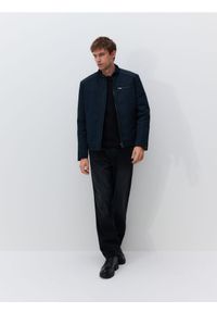Reserved - Kurtka biker ze stójką - granatowy. Typ kołnierza: kołnierzyk stójkowy. Kolor: niebieski. Materiał: materiał. Wzór: gładki #1