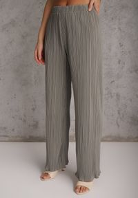 Renee - Szare Plisowane Spodnie High Waist z Szerokimi Nogawkami Sedalia. Stan: podwyższony. Kolor: szary. Materiał: satyna #2