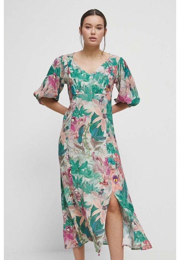 medicine - Medicine sukienka kolor beżowy maxi rozkloszowana. Kolor: beżowy. Materiał: tkanina. Typ sukienki: rozkloszowane. Długość: maxi