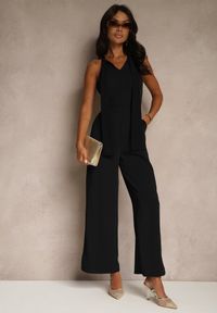 Renee - Czarny Kombinezon Wide Leg z Ozdobnym Wiązaniem przy Szyi Silelia. Okazja: na co dzień. Kolor: czarny. Długość rękawa: bez rękawów. Styl: klasyczny, elegancki, casual #5