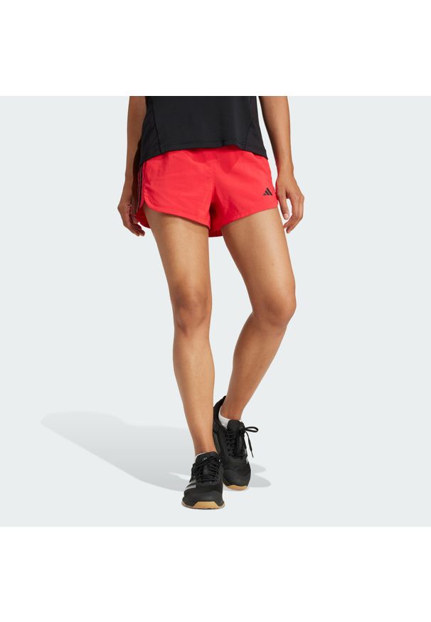 Adidas - Szorty Pacer Training 3-Stripes Woven High-Rise. Kolor: czerwony, wielokolorowy, biały. Materiał: materiał. Sport: fitness