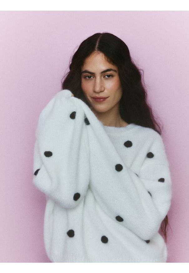 Reserved - Sweter w kropki - wielobarwny. Materiał: wełna, dzianina. Wzór: kropki