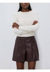 Reserved - Szorty z imitacji skóry - bordowy. Kolor: czerwony. Materiał: skóra #1