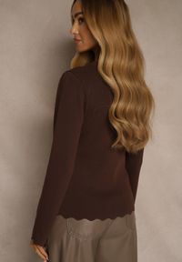 Renee - Brązowy Sweter z Wiskozą i Ozdobną Falbanką Mevidella. Okazja: na co dzień. Kolor: brązowy. Materiał: wiskoza. Styl: casual, klasyczny #5
