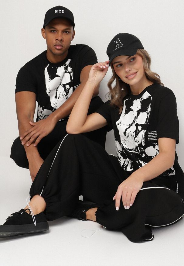 Born2be - Czarna Bawełniana Koszulka z Motywem Czaszki Sunirian. Okazja: na co dzień. Kolor: czarny. Materiał: bawełna. Styl: klasyczny, casual