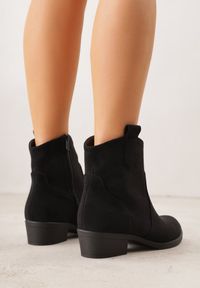 Renee - Czarne Ażurowe Botki na Słupku Typu Kowbojki Iolerine. Okazja: na co dzień. Kolor: czarny. Materiał: jeans. Wzór: ażurowy. Obcas: na słupku. Styl: casual #9