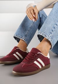Renee - Bordowe Sneakersy z Geometrycznym Wzorem Naliette. Okazja: na co dzień. Kolor: czerwony. Materiał: jeans. Wzór: geometria