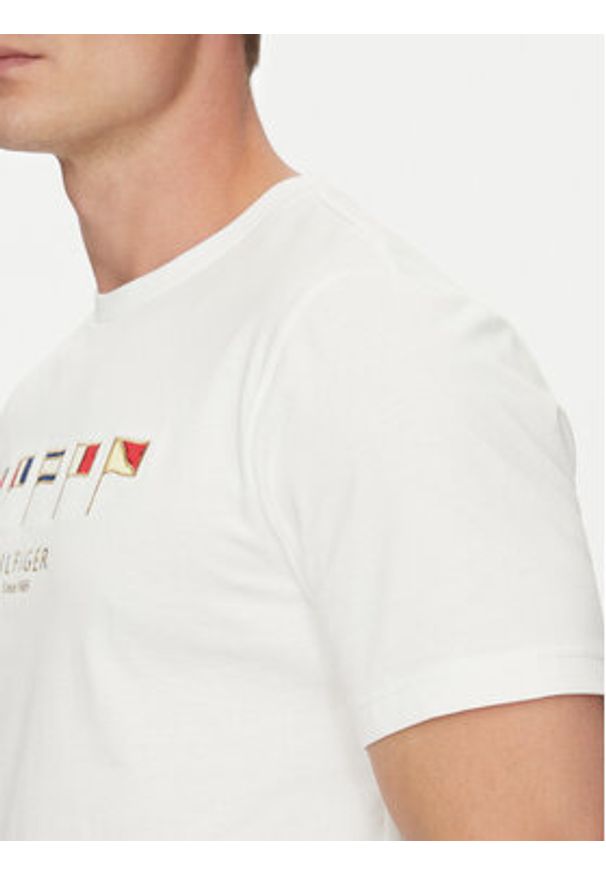 TOMMY HILFIGER - Tommy Hilfiger T-Shirt Multi Flags MW0MW38616 Biały Regular Fit. Kolor: biały. Materiał: bawełna