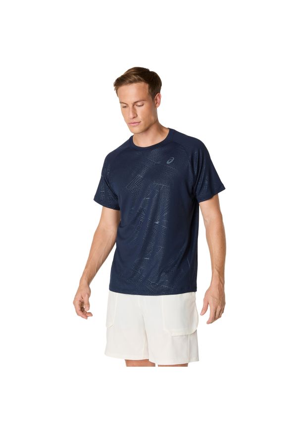 T-shirt z nadrukiem pełnoekranowym Asics Top. Kolor: niebieski. Wzór: nadruk. Sport: tenis
