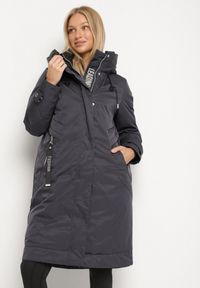 Born2be - Granatowa Pudełkowa Kurtka Typu Parka z Kapturem i Kieszeniami Kaithraea. Typ kołnierza: kaptur. Kolor: niebieski. Materiał: jeans. Sezon: zima. Styl: klasyczny, elegancki