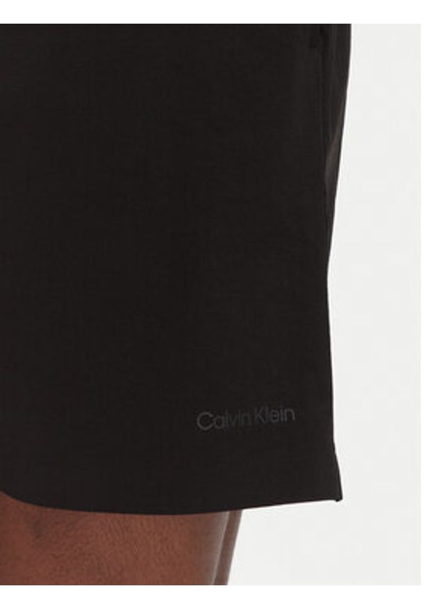 Calvin Klein Swimwear Szorty kąpielowe KM0KM01118 Czarny Regular Fit. Kolor: czarny. Materiał: syntetyk