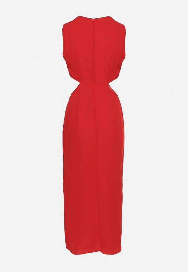 Born2be - Czerwona Sukienka Rozkloszowana z Wycięciami w Talii z Metaliczną Ozdobą Galetia. Kolor: czerwony. Wzór: aplikacja. Styl: elegancki, klasyczny