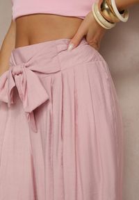 Renee - Różowe Wiskozowe Spodnie High Waist o Szerokim Kroju Aranisa. Okazja: na co dzień. Stan: podwyższony. Kolor: różowy. Materiał: wiskoza. Wzór: aplikacja. Styl: elegancki, casual #4