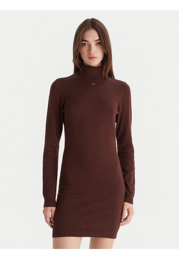 Tommy Jeans Sukienka dzianinowa Ess DW0DW21958 Brązowy Slim Fit. Kolor: brązowy. Materiał: bawełna