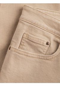 Ombre Clothing - Jeansowe spodnie męskie bez przetarć SLIM FIT - beżowe V8 OM-PADP-0148 - XXL. Okazja: na co dzień. Kolor: beżowy. Materiał: jeans. Wzór: gładki. Styl: casual, elegancki, sportowy #10