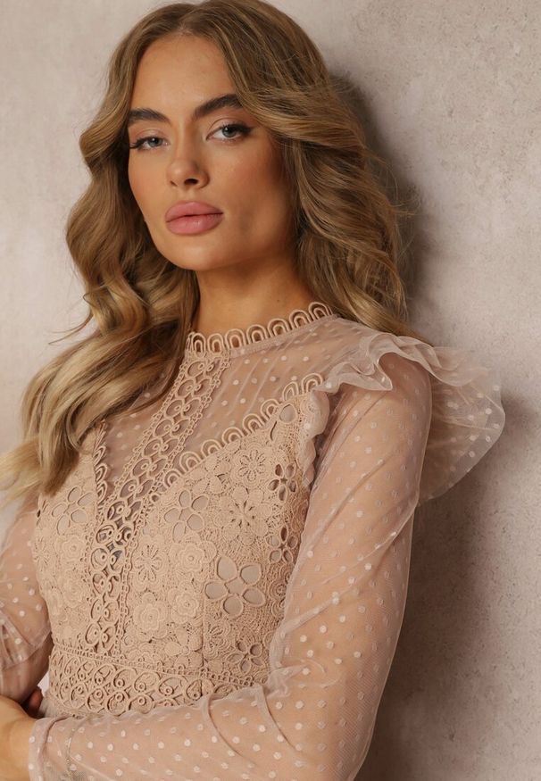 Renee - Beżowa Sukienka z Koronką i Tiulem Welvia. Kolor: beżowy. Materiał: tiul, koronka. Wzór: koronka. Typ sukienki: proste. Styl: klasyczny
