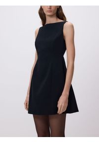 Reserved - Sukienka mini - czarny. Kolor: czarny. Materiał: tkanina. Wzór: gładki. Styl: klasyczny. Długość: mini #1