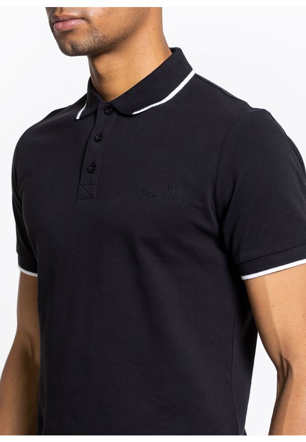 SERGIO TACCHINI - Koszulka męska Polo Sergio Tacchini Dino (STA211M703-01). Okazja: na co dzień, na spotkanie biznesowe. Typ kołnierza: polo. Kolor: czarny. Materiał: dresówka. Styl: biznesowy, młodzieżowy, casual
