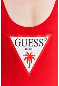 Guess - GUESS Czerwony strój kąpielowy z trójkątnym logo. Kolor: czerwony. Materiał: poliamid. Wzór: nadruk, aplikacja #3
