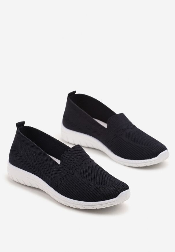 Born2be - Granatowe Wsuwane Tenisówki Mokasyny Venni. Okazja: na co dzień, na spacer. Zapięcie: bez zapięcia. Kolor: niebieski. Materiał: jeans. Wzór: aplikacja. Styl: elegancki, casual