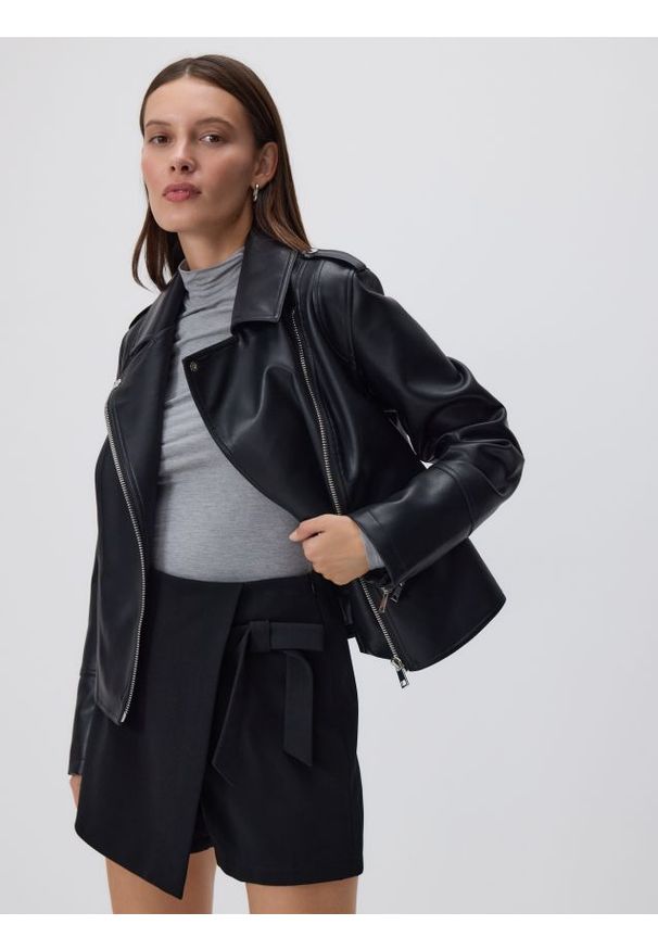 Reserved - Spódnico-szorty z kokardą - czarny. Kolor: czarny. Materiał: tkanina