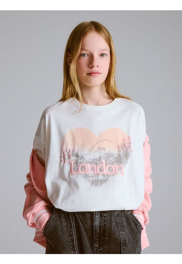 Reserved - Luźny t-shirt z nadrukiem - złamana biel. Materiał: bawełna. Wzór: nadruk