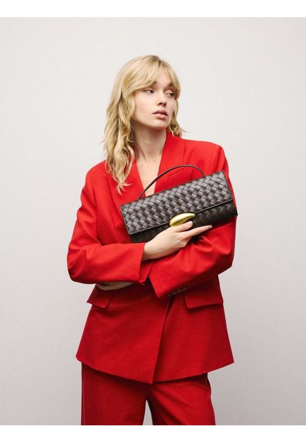 Reserved - Kopertówka z ozdobnym detalem - ciemnobrązowy. Kolor: brązowy. Materiał: skórzane