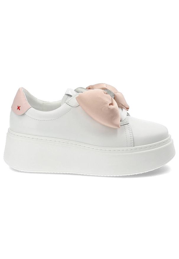 CheBello - Białe Sneakersy Chebello Wygodne Obuwie Damskie Z Kokardą. Kolor: biały. Materiał: nubuk