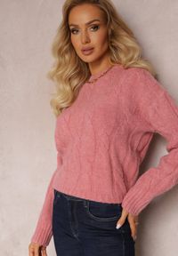Renee - Ciemnoróżowy Klasyczny Sweter w Ozdobny Splot Olgame. Kolor: różowy. Materiał: tkanina, dzianina. Wzór: ze splotem. Styl: klasyczny #1