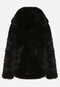Born2be - Czarna Kurtka Futerko Oversize z Kapturem Unillea. Okazja: na co dzień. Typ kołnierza: kaptur. Kolor: czarny. Materiał: futro. Styl: elegancki, casual #6
