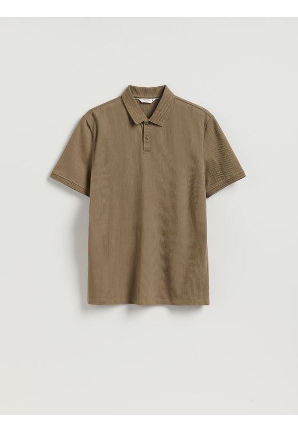 Reserved - Koszulka polo regular ze strukturalnej dzianiny - brązowy. Typ kołnierza: polo. Kolor: brązowy. Materiał: dzianina