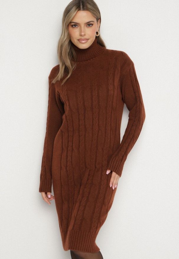 Born2be - Brązowa Sweterkowa Sukienka z Golfem Wełną i Bawełną Ozdobiona Splotem Reiania. Okazja: na co dzień, do pracy, na spotkanie biznesowe. Typ kołnierza: golf. Kolor: brązowy. Materiał: wełna, bawełna. Wzór: aplikacja, ze splotem. Typ sukienki: proste. Styl: biznesowy, casual