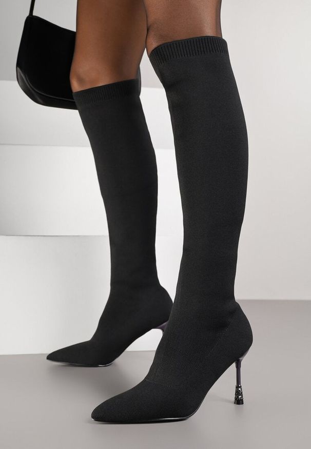 Renee - Czarne Skarpetkowe Kozaki Vices na Ozdobnym Obcasie z Cyrkoniami Nilritisa. Okazja: na co dzień. Zapięcie: bez zapięcia. Kolor: czarny. Materiał: jeans. Obcas: na obcasie. Styl: casual, klasyczny. Wysokość obcasa: średni