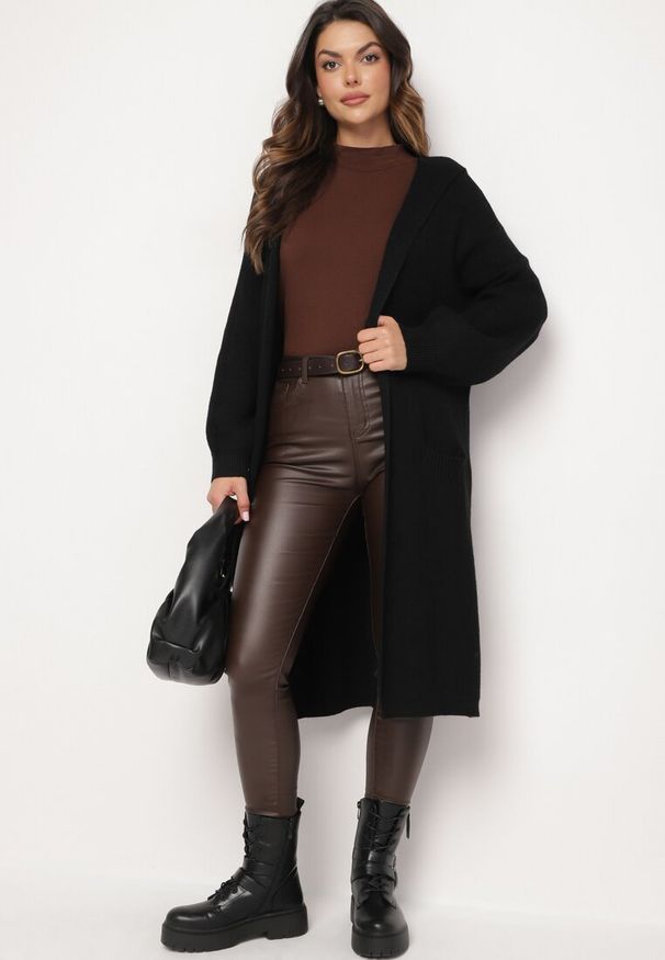 Born2be - Czarny Kardigan Nierozpinany z Kapturem i Ściągaczami Anzola. Okazja: na co dzień. Typ kołnierza: kaptur. Kolor: czarny. Materiał: jeans. Styl: elegancki, casual