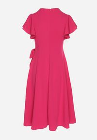 Born2be - Fuksjowa Rozkloszowana Sukienka Kopertowa z Wiązaniem w Talii Dannila. Kolor: różowy. Wzór: aplikacja. Typ sukienki: kopertowe #2