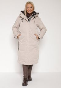 Born2be - Beżowa Kurtka z Kapturem o Wydłużonym Fasonie z Kieszeniami na Suwak Loreldra. Typ kołnierza: kaptur. Kolor: beżowy #1