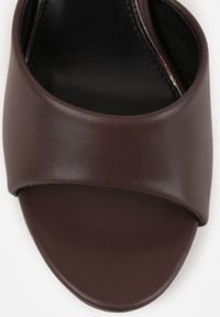 Renee - Brązowe Klapki z Wyciętą Cholewką Glyserris. Okazja: na imprezę, na co dzień. Kolor: brązowy. Materiał: skóra. Styl: casual, elegancki #4