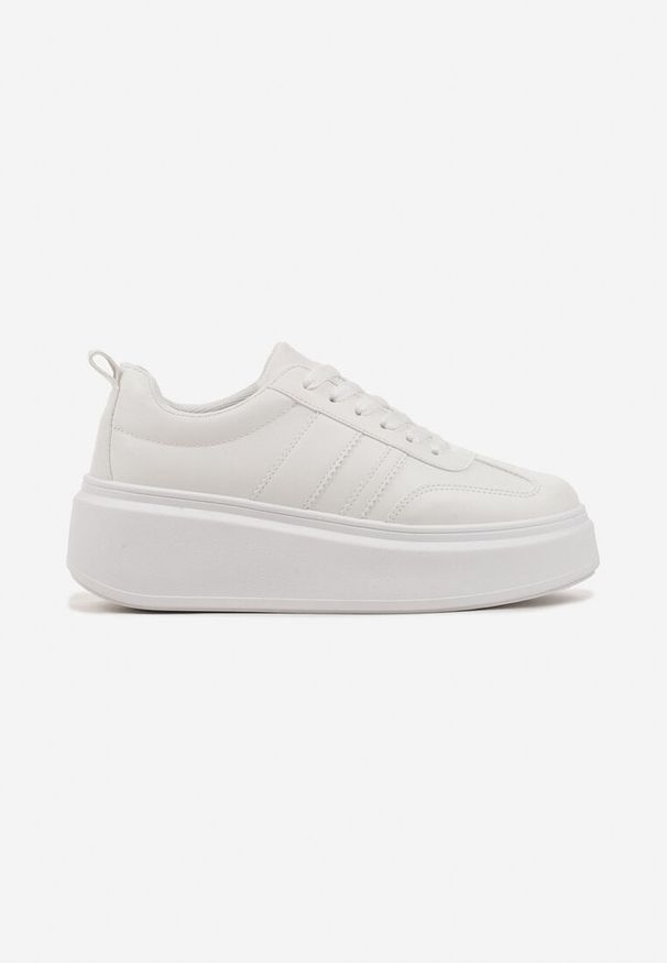Born2be - Białe Sneakersy Kultowe Tenisówki na Platformie z Koturnem Elisara. Okazja: na co dzień, na spacer. Zapięcie: sznurówki. Kolor: biały. Materiał: jeans. Obcas: na koturnie. Sport: turystyka piesza