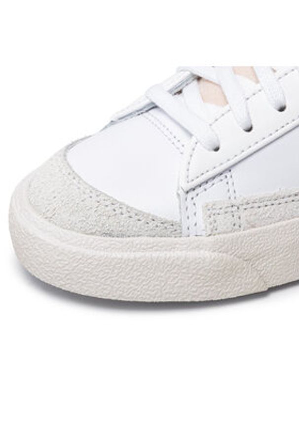 Nike Sneakersy Blazer Low '77 DC4769 102 Biały. Kolor: biały. Materiał: skóra