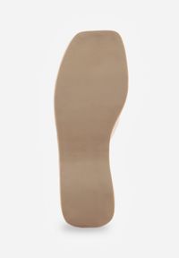 Born2be - Beżowe Minimalistyczne Klapki na Koturnie z Kwadratowym Noskiem Mosing. Okazja: na co dzień, do pracy. Kolor: beżowy. Sezon: lato. Obcas: na koturnie. Styl: casual, klasyczny, elegancki. Wysokość obcasa: średni #5