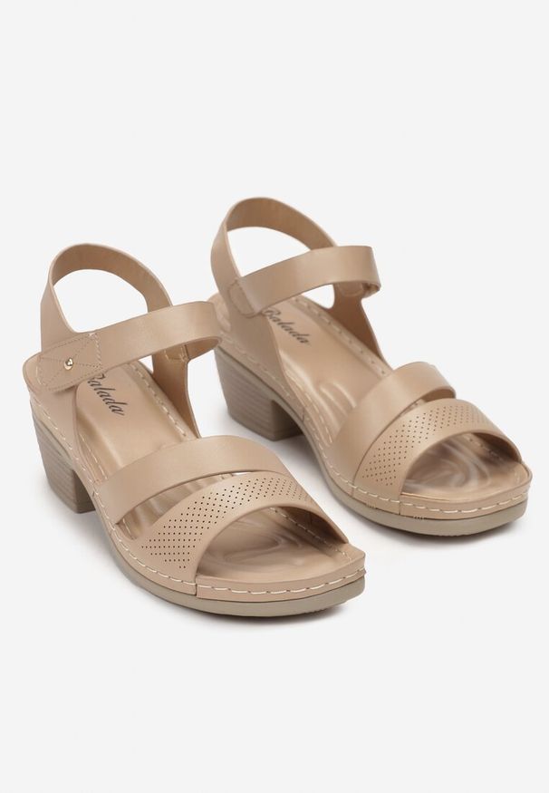 Born2be - Beżowe Sandały na Słupkowym Obcasie z Rzepem Maysie. Okazja: na co dzień. Kolor: beżowy. Obcas: na obcasie. Styl: casual. Wysokość obcasa: średni