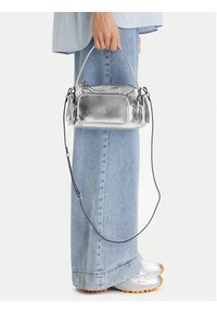 Calvin Klein Torebka Pocket Silver Nylon Small Bag LV04F3443G Srebrny. Kolor: srebrny. Materiał: skórzane #6